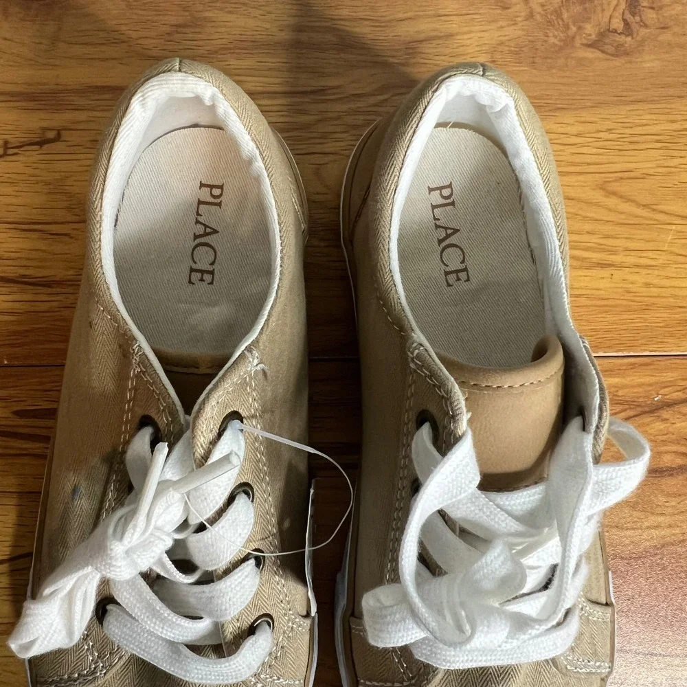 The Children's Place Sneakers Kids Size 2 Natural Tan Low Top Lace Up NEW‎